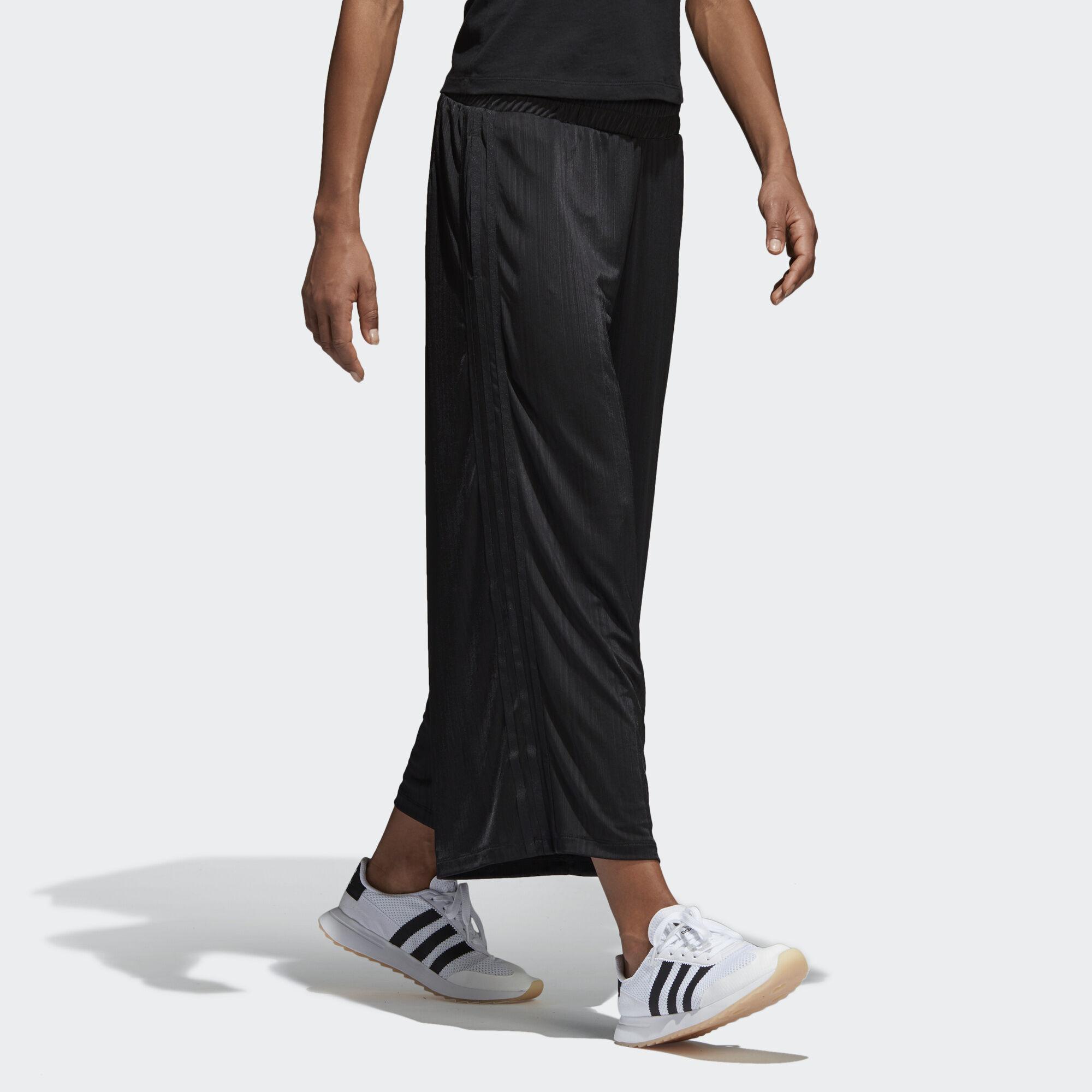 styling complements ribbed pants