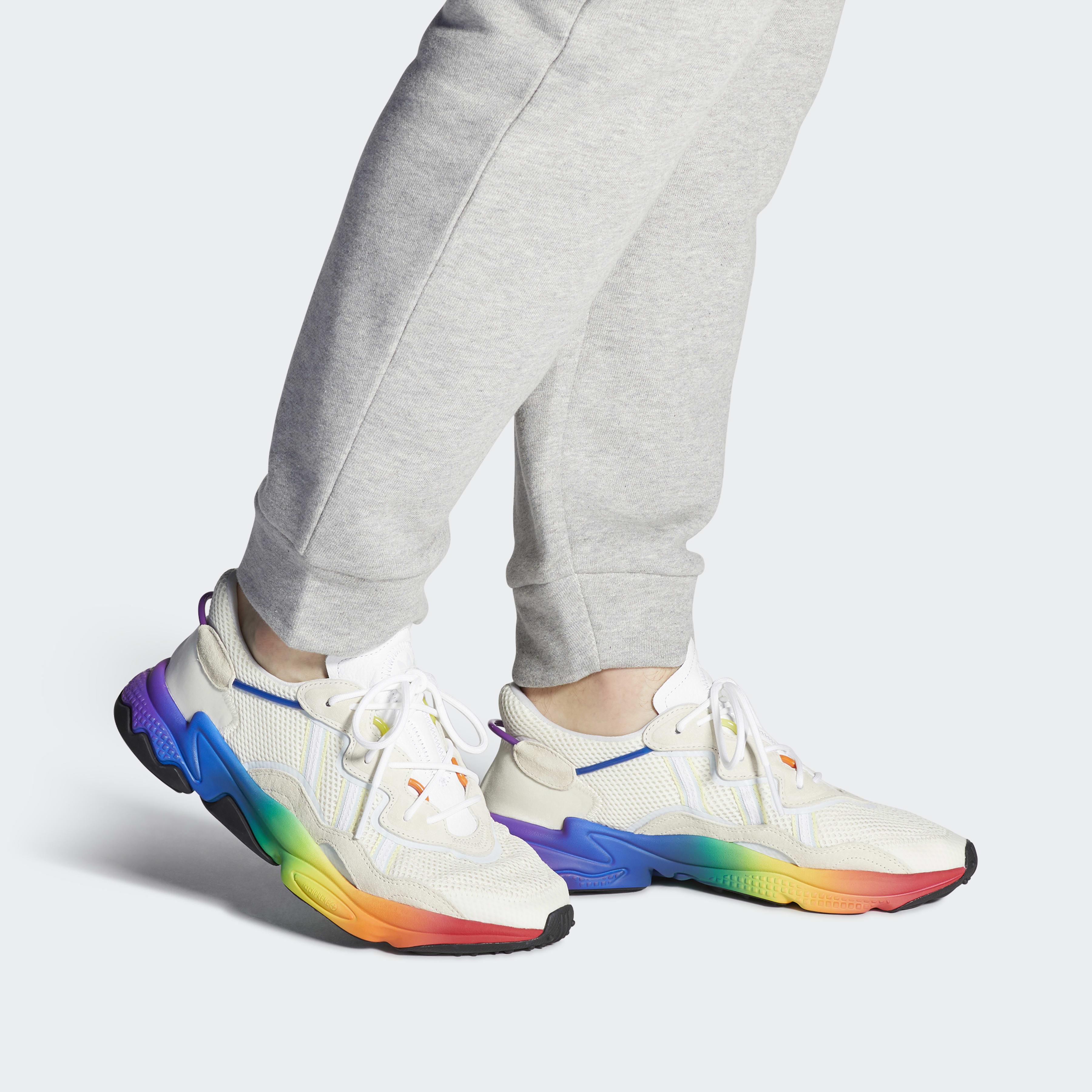 chaussure ozweego pride