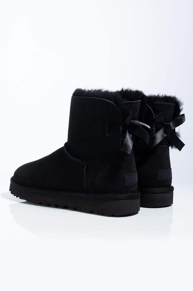 uggs low top black