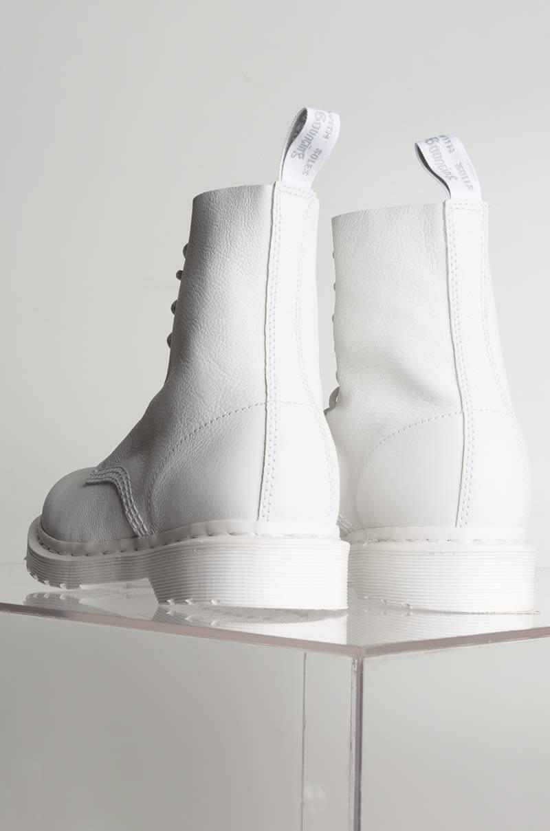 Dr. Martens Leather Womens 1460 Pascal Mono Virginia Boot In White - Lyst