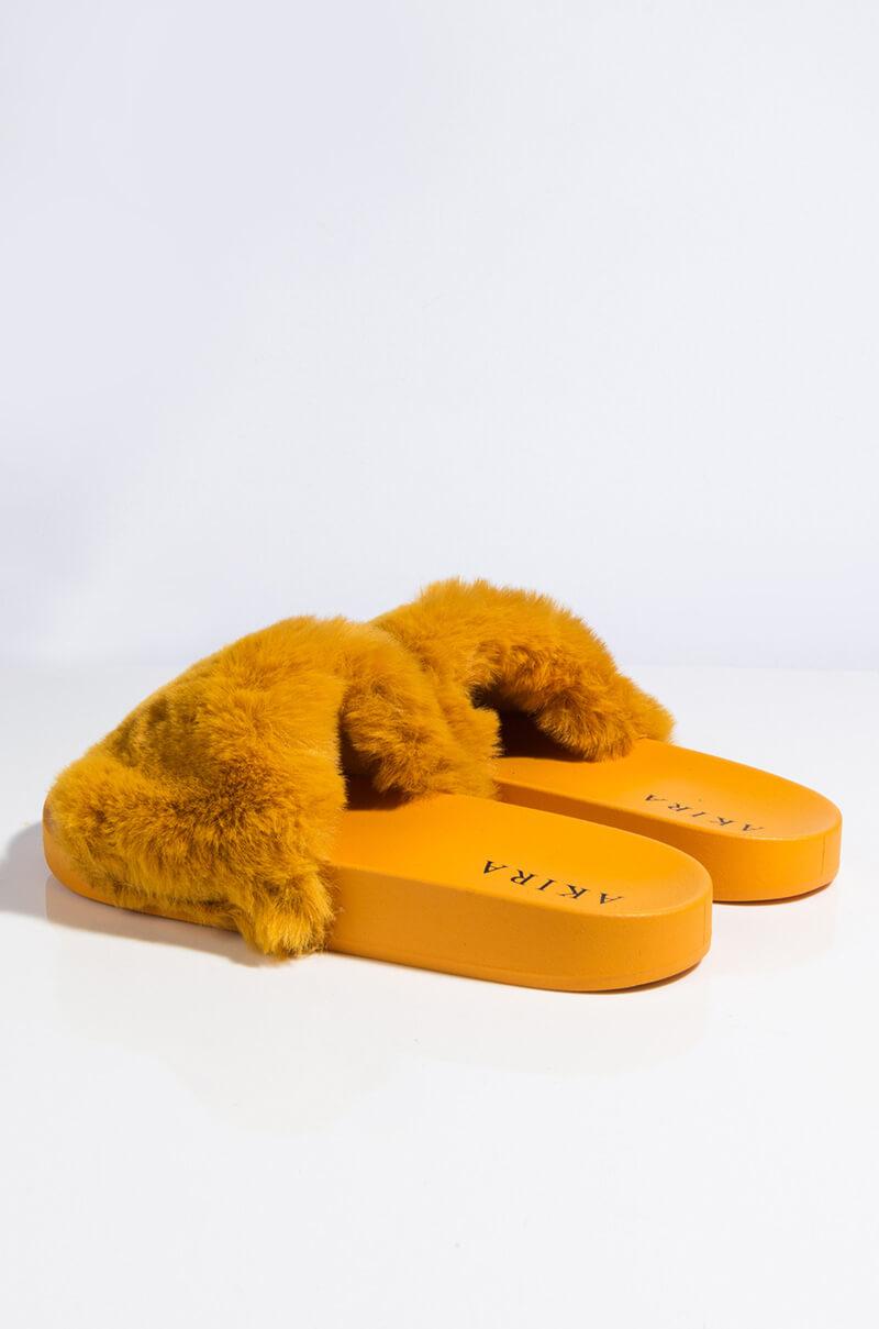 akira fur slides