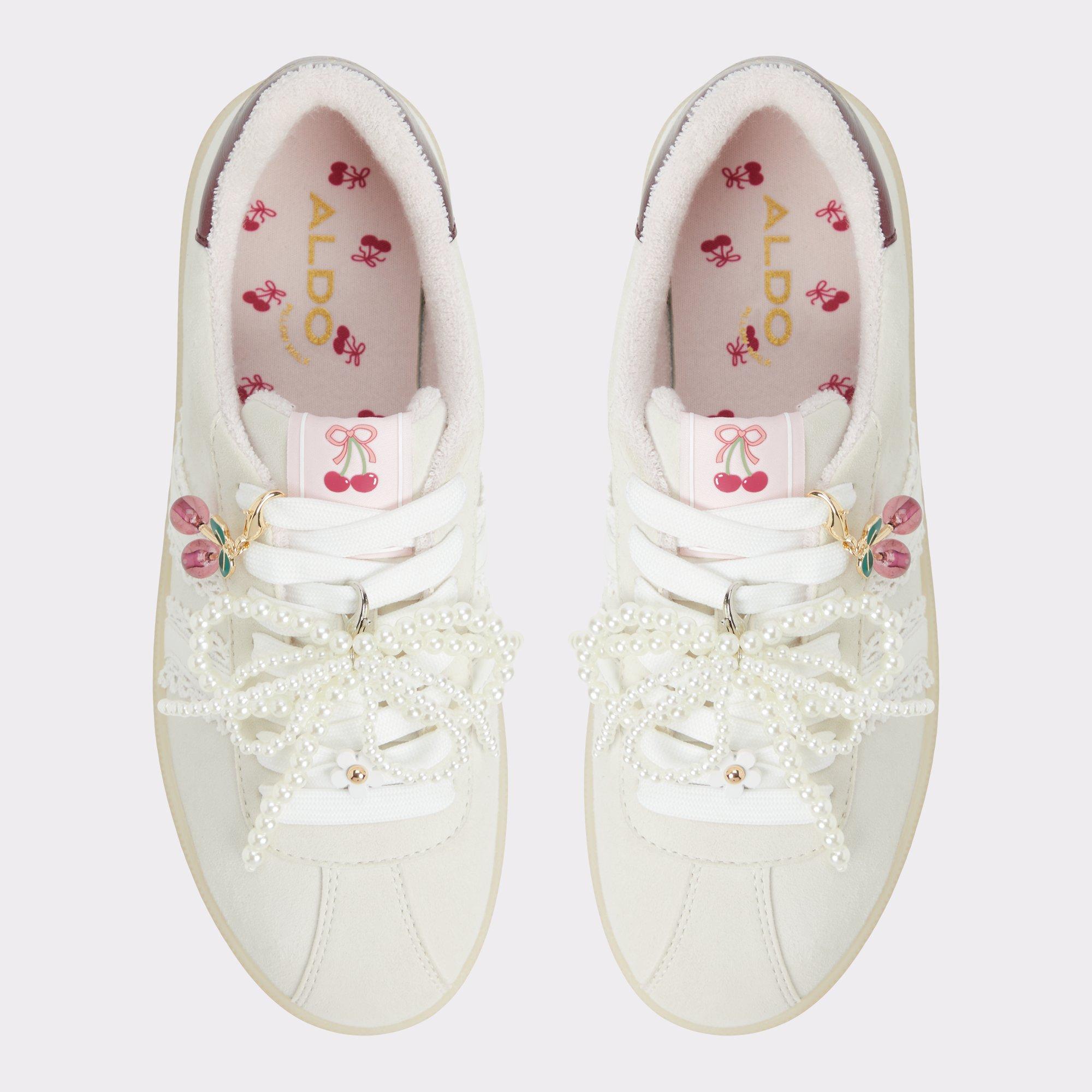 さくらんぼ&パール【ALDO】レースアップスニーカー Sweetthing The cutest cherry & pearl charm details will have you