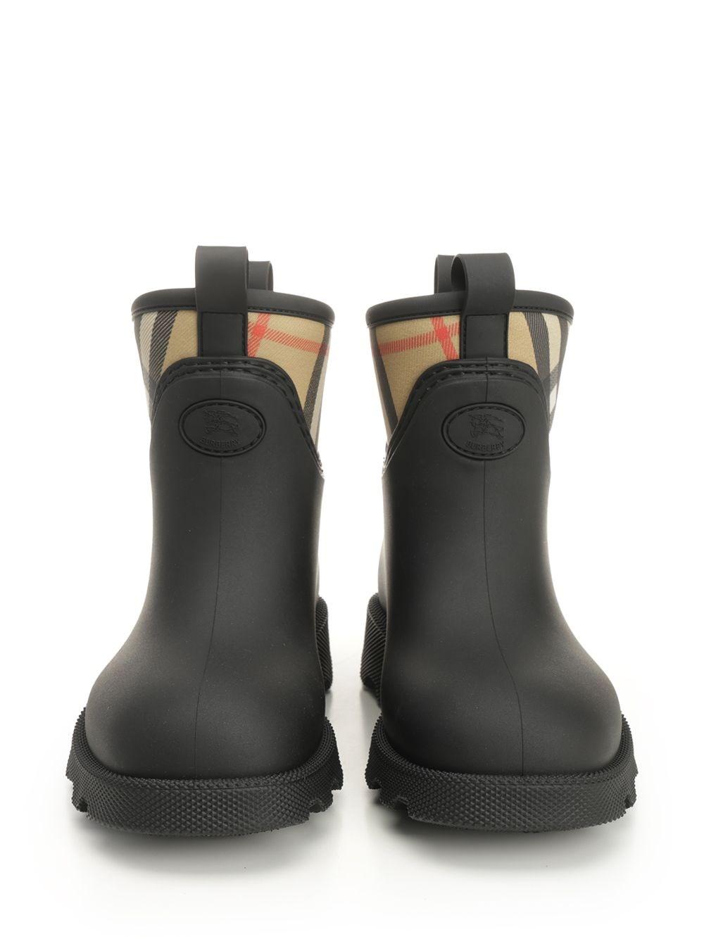 【関税&送料込】Burberry Black Rubber Marsh Stamp Ankle Boot Burberry Rubber Marsh Stamp Low Boots​ in Black - Women