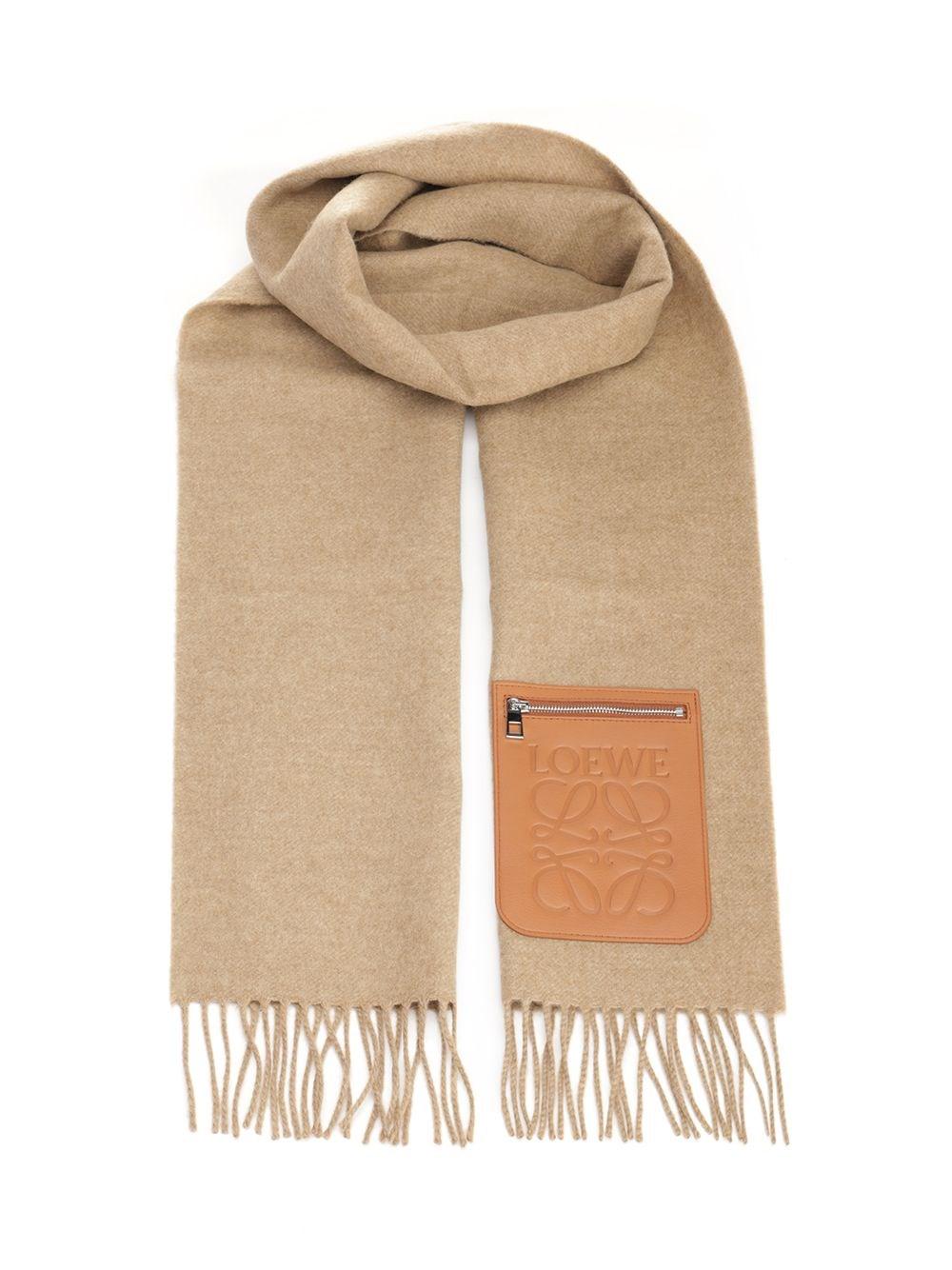 マフラー・ストール LOEWE WOOL AND CASHMERE SCARF WITH POCKET Wool and cashmere scarf in white - Loewe | Mytheresa
