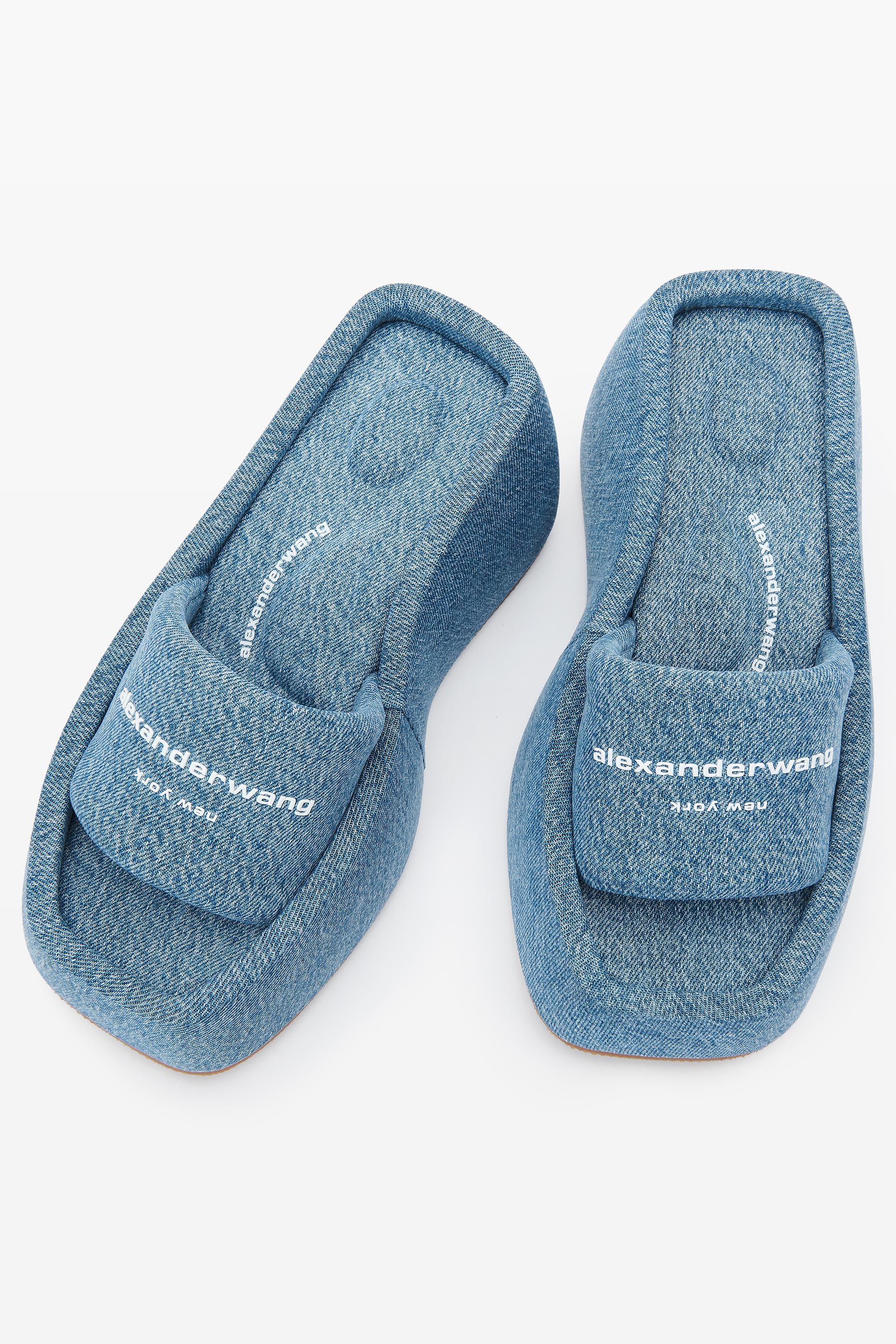 【Alexander Wang】タジプラットフォームスライドサンダル Alexander Wang Taji Platform Sandal In Washed Denim in Blue | Lyst