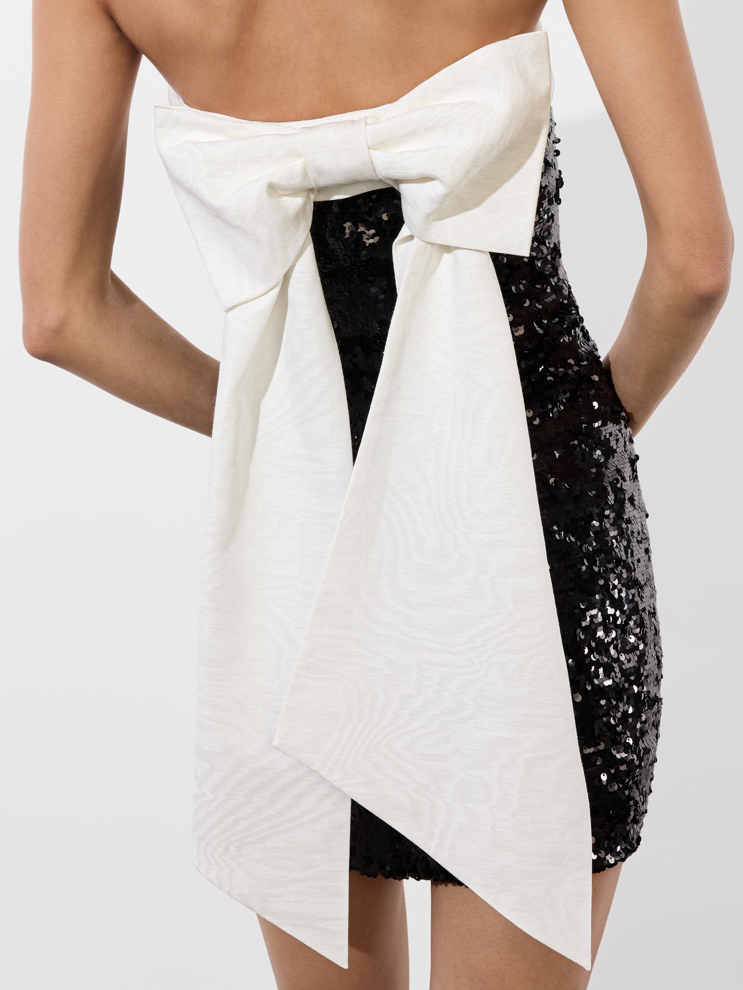 Alice + Olivia Sibella Bow Back Dress in Black | Lyst