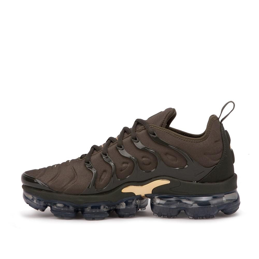 olive green nike vapormax plus
