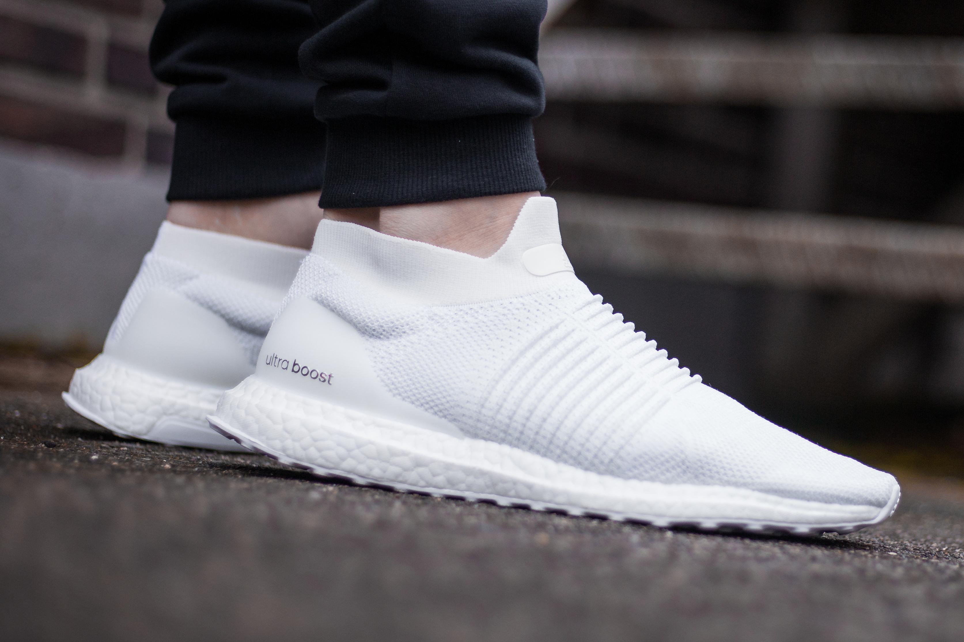 ultraboost laceless white