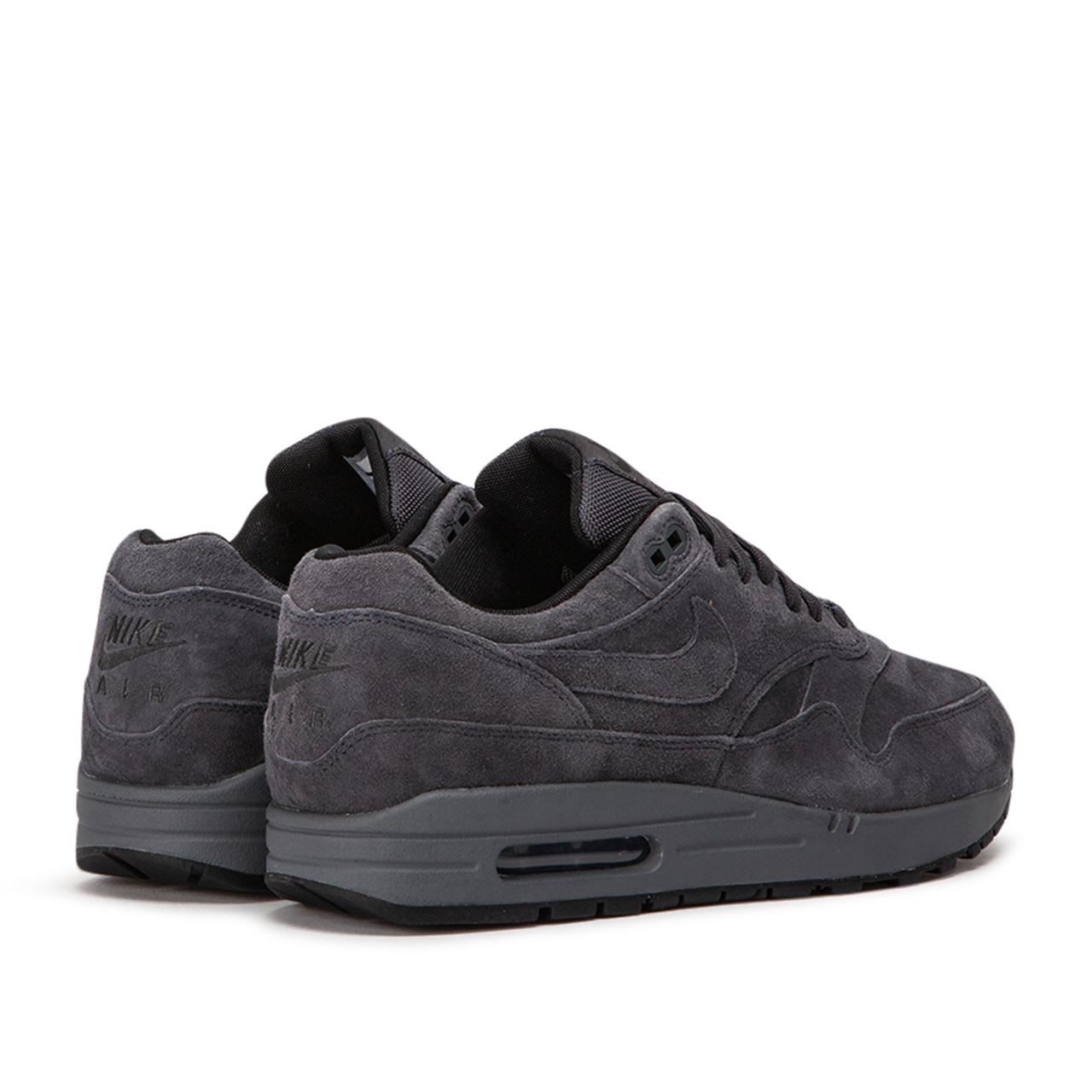 all black suede air max