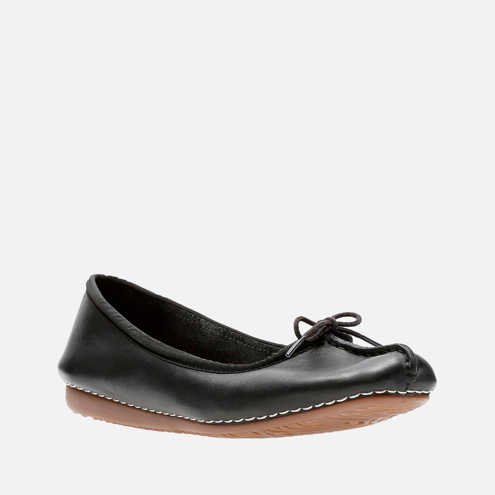 Clarks Freckle Ice Leather Ballet Flats in Black | Lyst