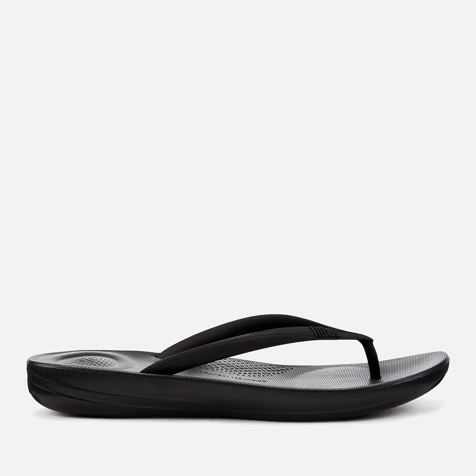 Fitflop Rubber Women's Iqushion Ergonomic Flip Flops in Black Lyst