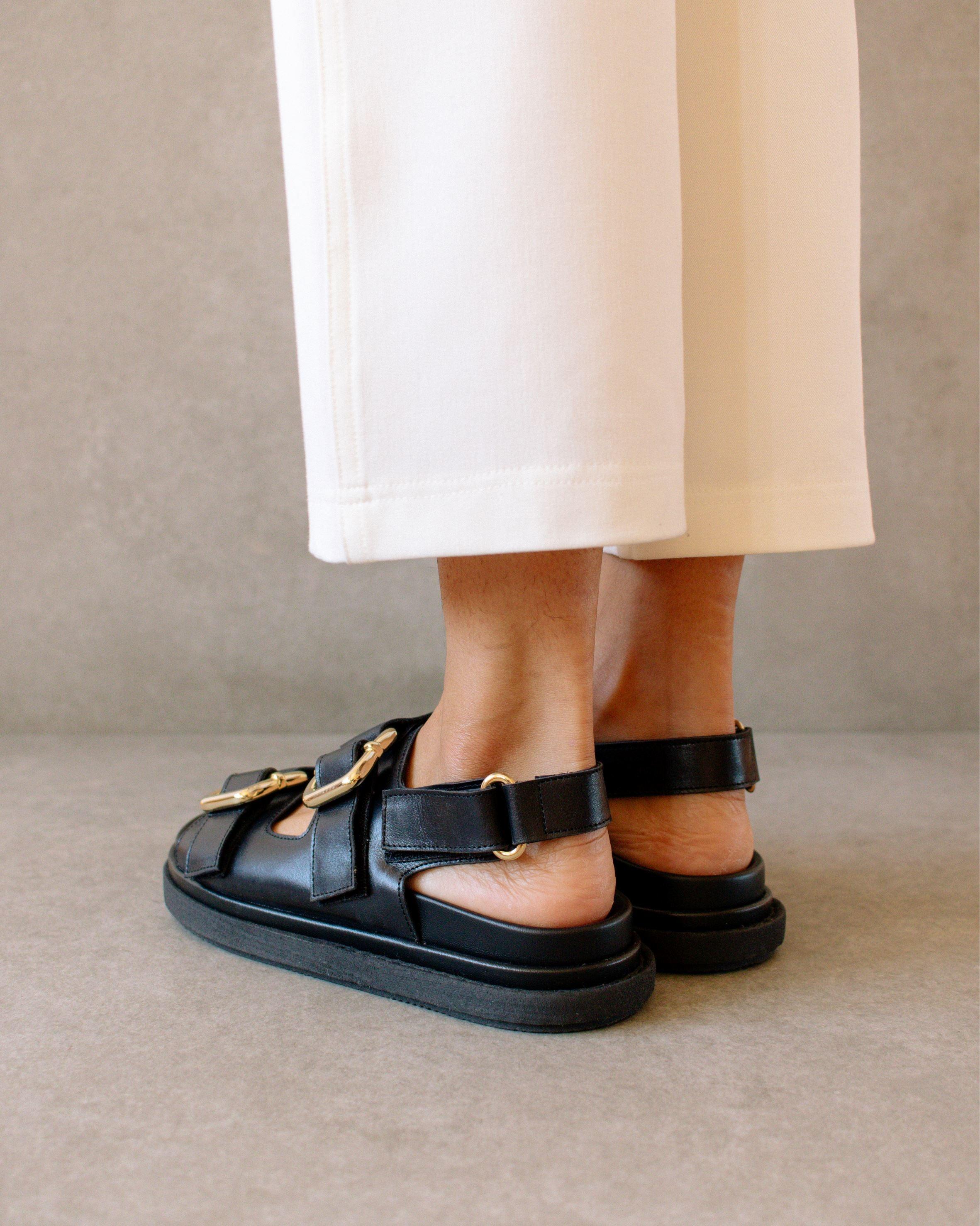 Svegan Harper Black Sandal | Lyst
