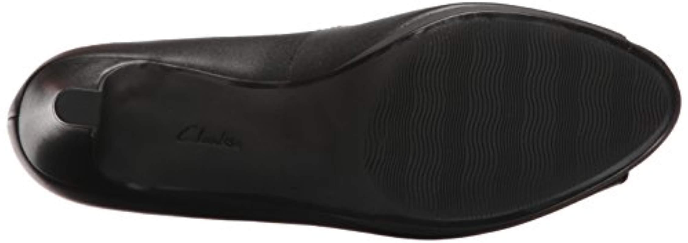 clarks adriel phyliss pump