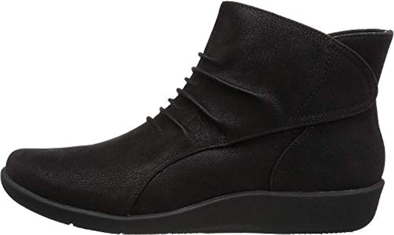 clarks sillian sway bootie