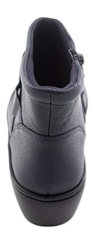 clarks women's delana fairlee ankle bootie