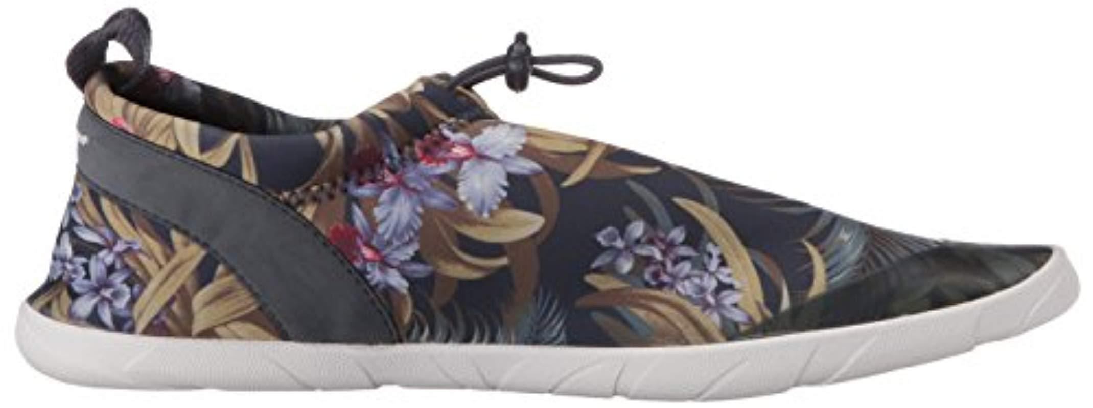 tommy bahama water shoes