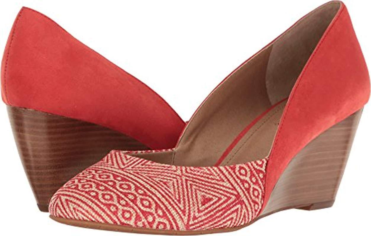tahari palace wedge