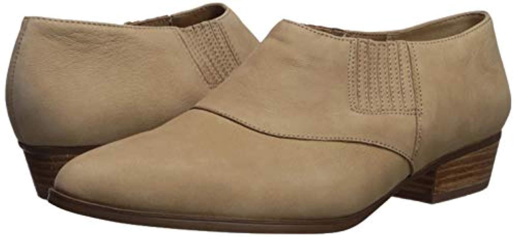 naturalizer blythe bootie