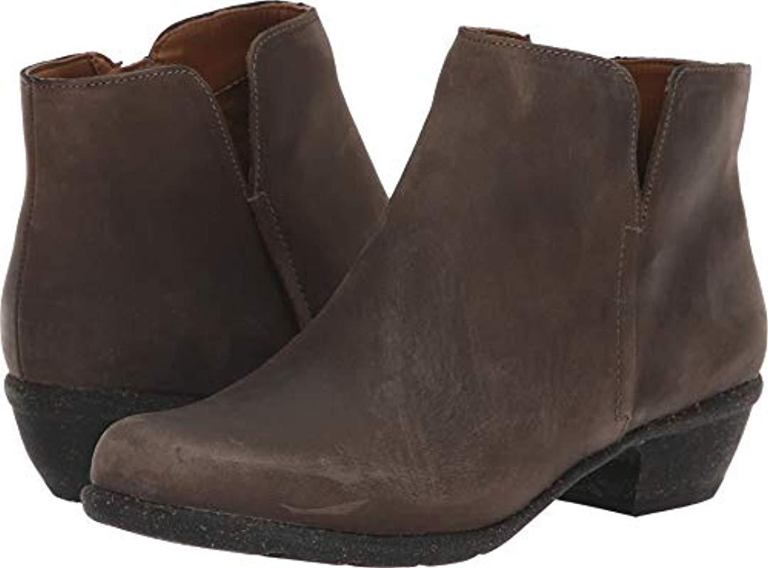 clarks women's wilrose jade ankle bootie