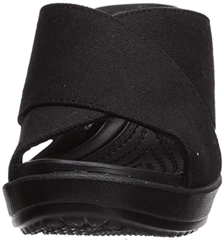 Crocs™ Leigh Ii Xstrap Wedge W Clogs in Black | Lyst