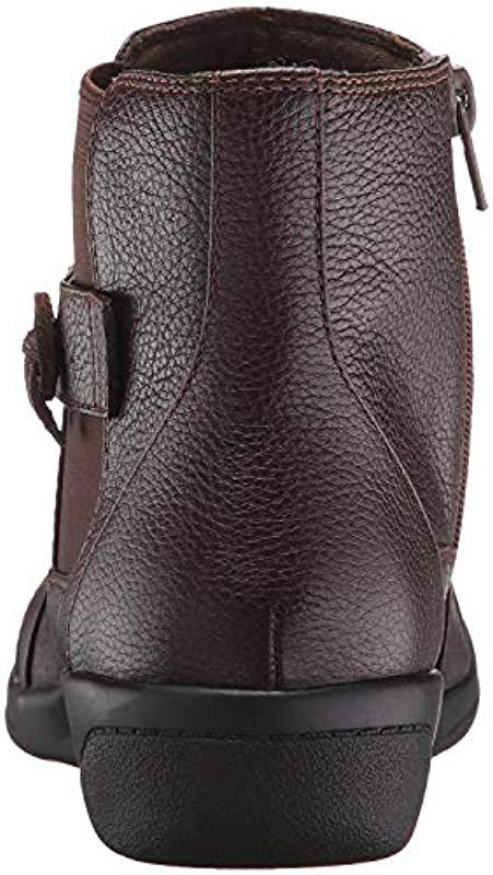clarks women's cheyn work ankle bootie