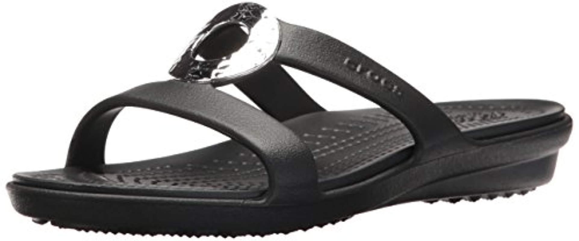 Crocsâ¢ Synthetic Sanrah Hammered Metallic Sandals ( Eu) in Black/Black (Black) - Save 27% - Lyst