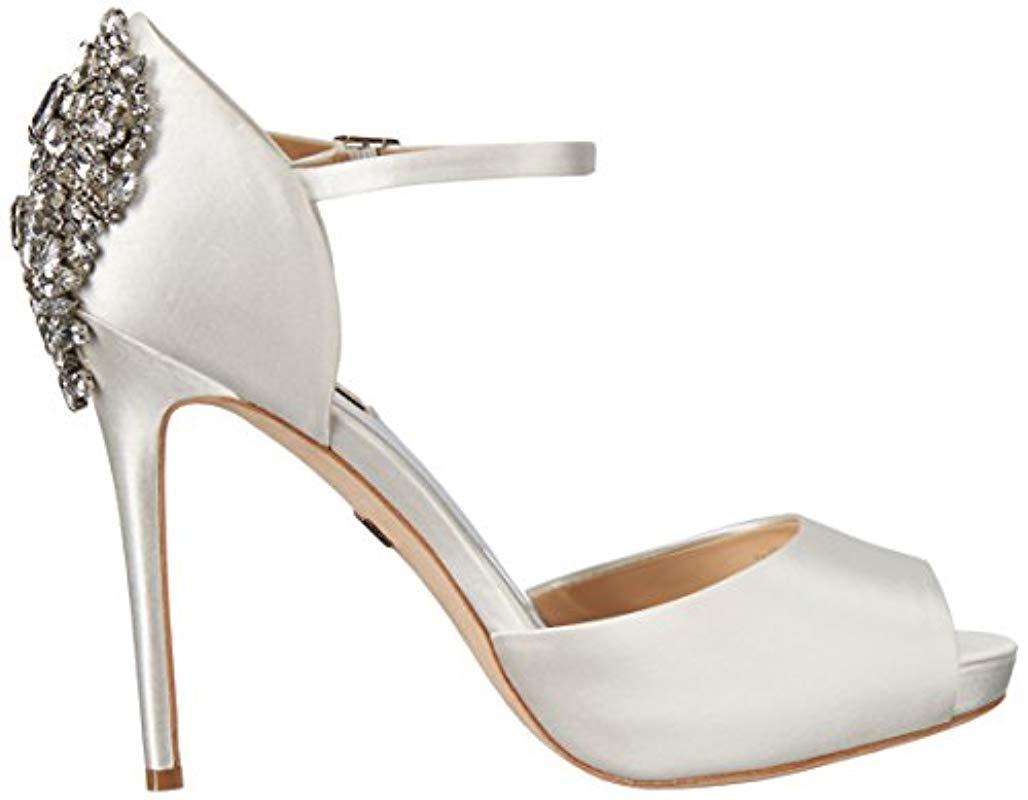 Badgley Mischka Dawn Platform Pump in 