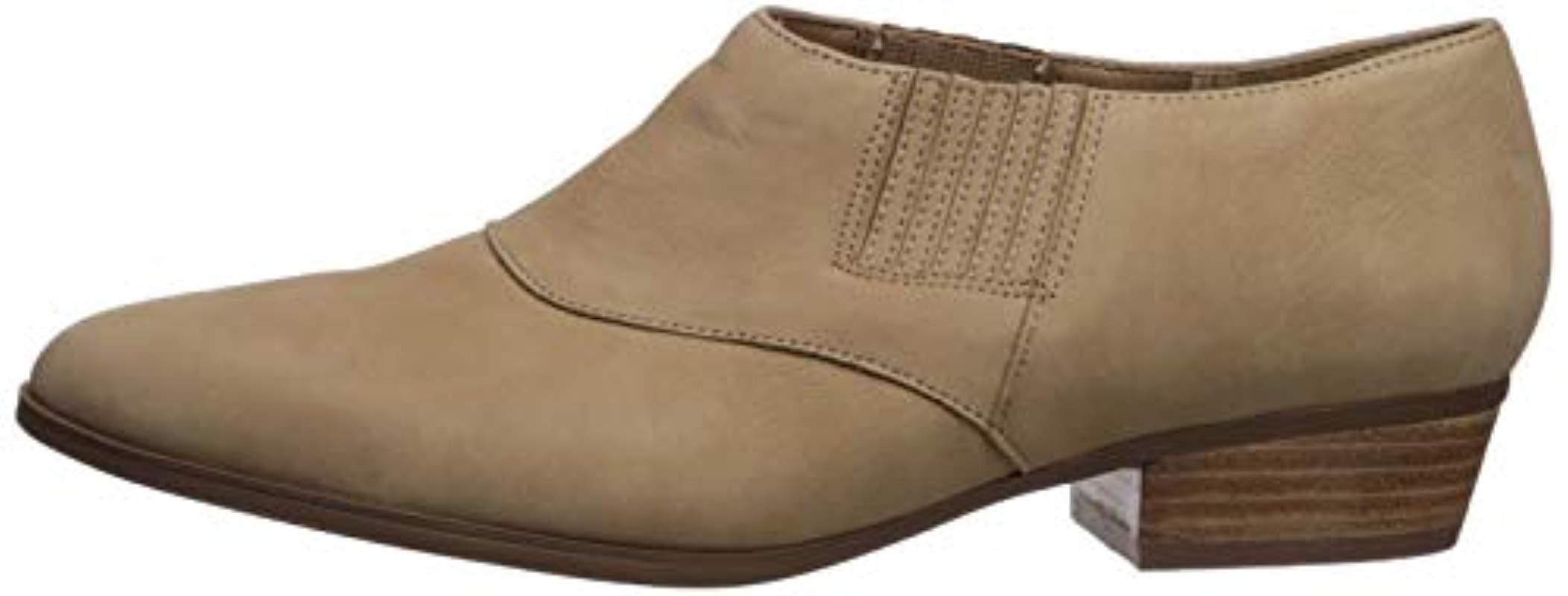 naturalizer blythe bootie
