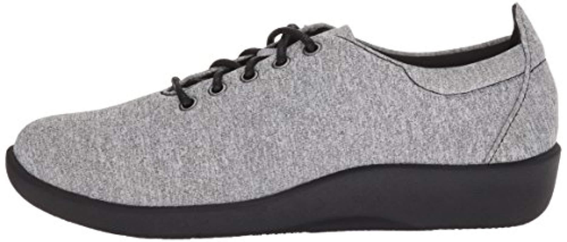 clarks cloudsteppers lace up