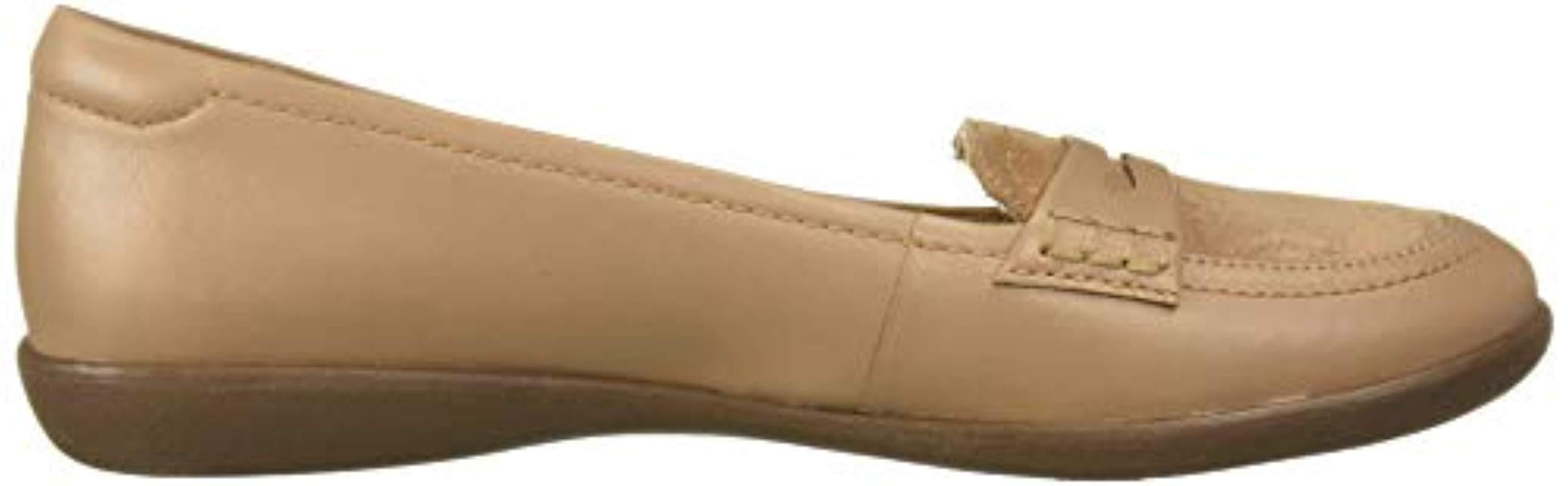 naturalizer finley loafer