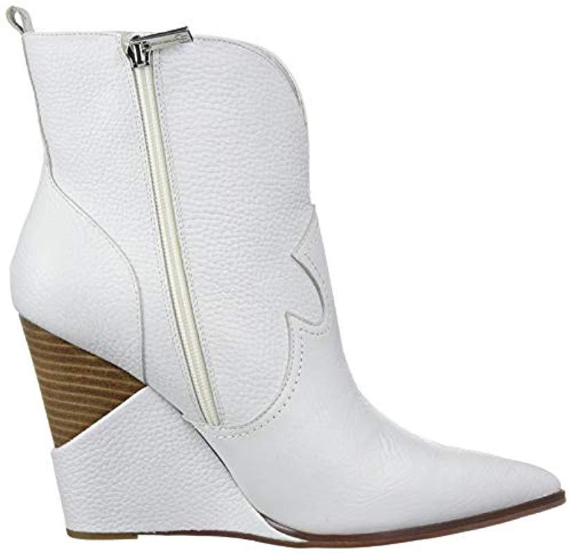 jessica simpson hilrie boot