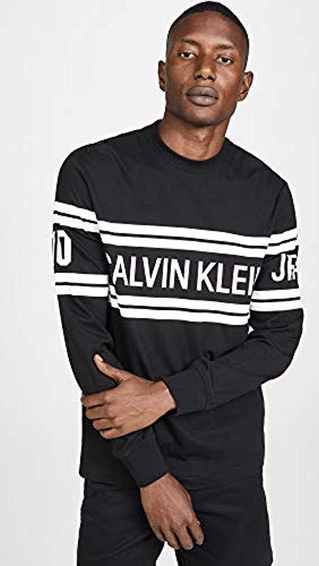 Calvin Klein Jeans Varsity Traveling Logo Long Sleeve Tee in Black for Men