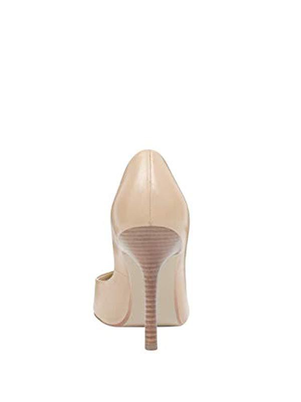 Guess Carrie Pump in Natural Lyst
