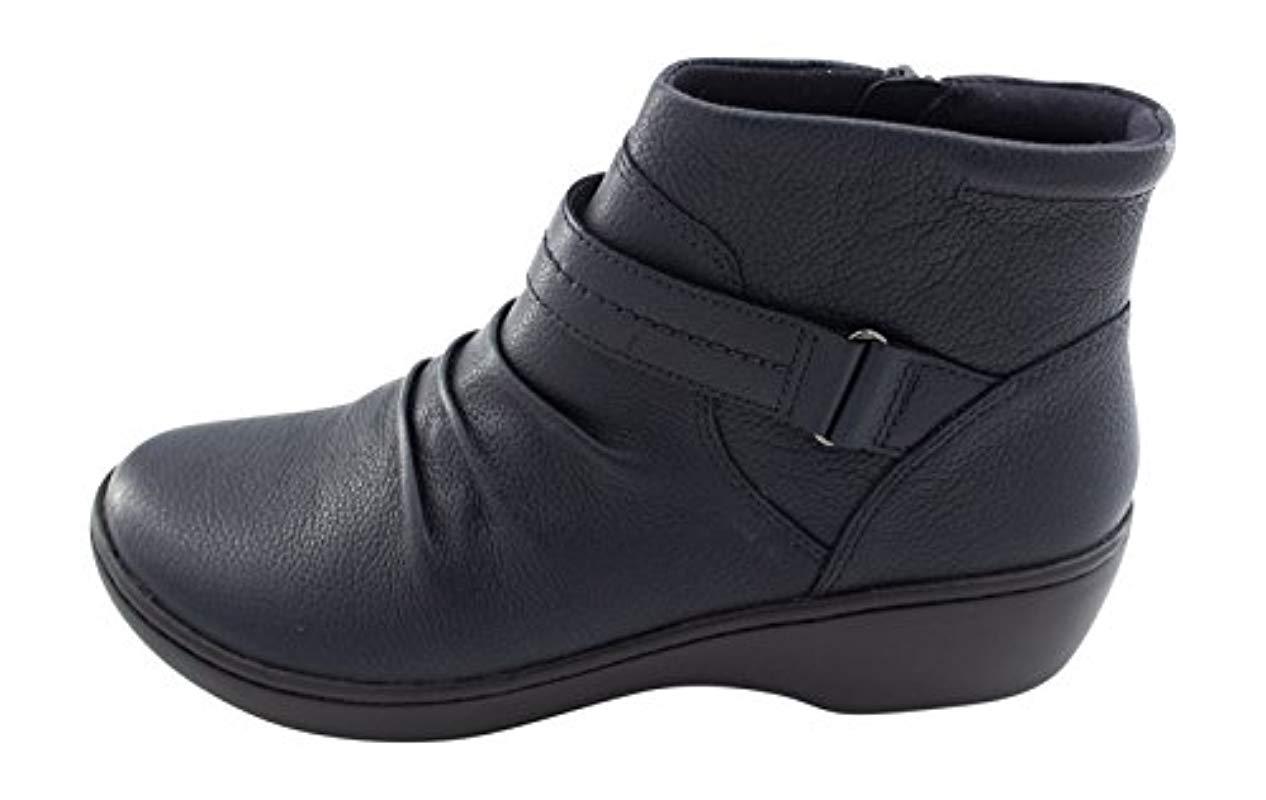 clarks women's delana fairlee ankle bootie