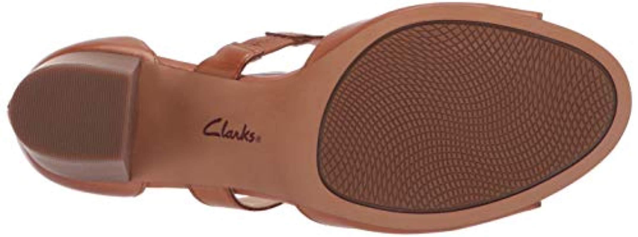 deloria fae clarks
