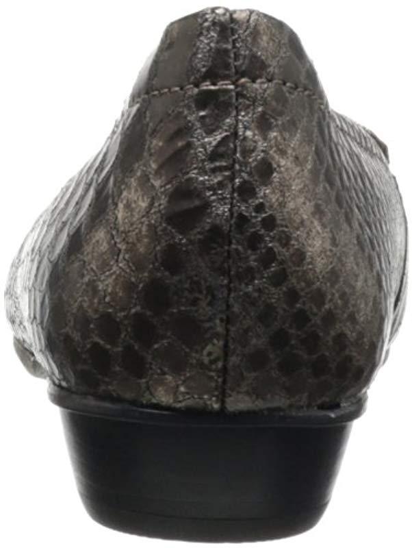 clarks timeless loafer