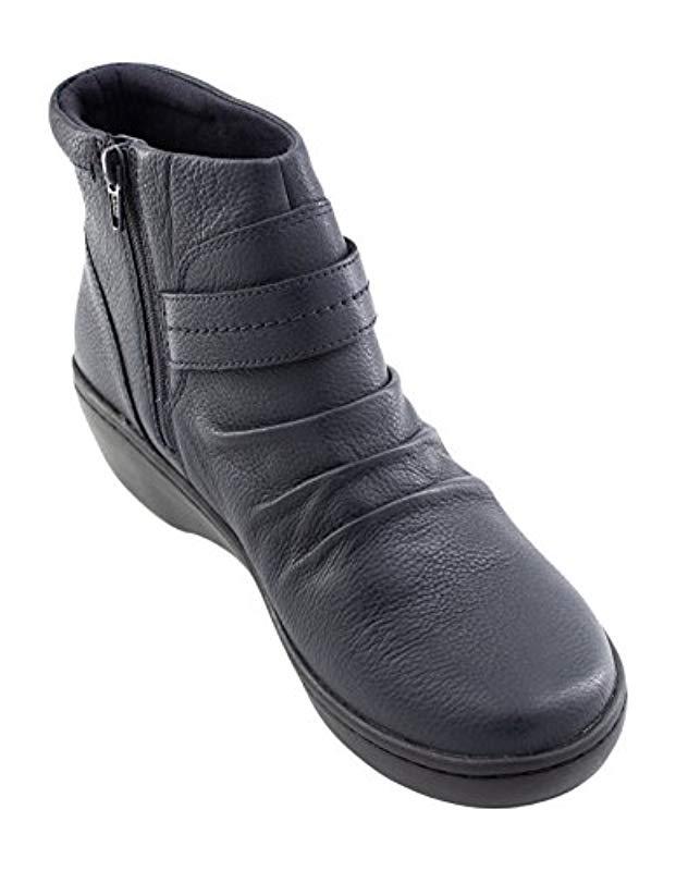 clarks women's delana fairlee ankle bootie