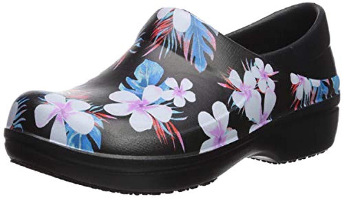 crocs neria pro graphic clog