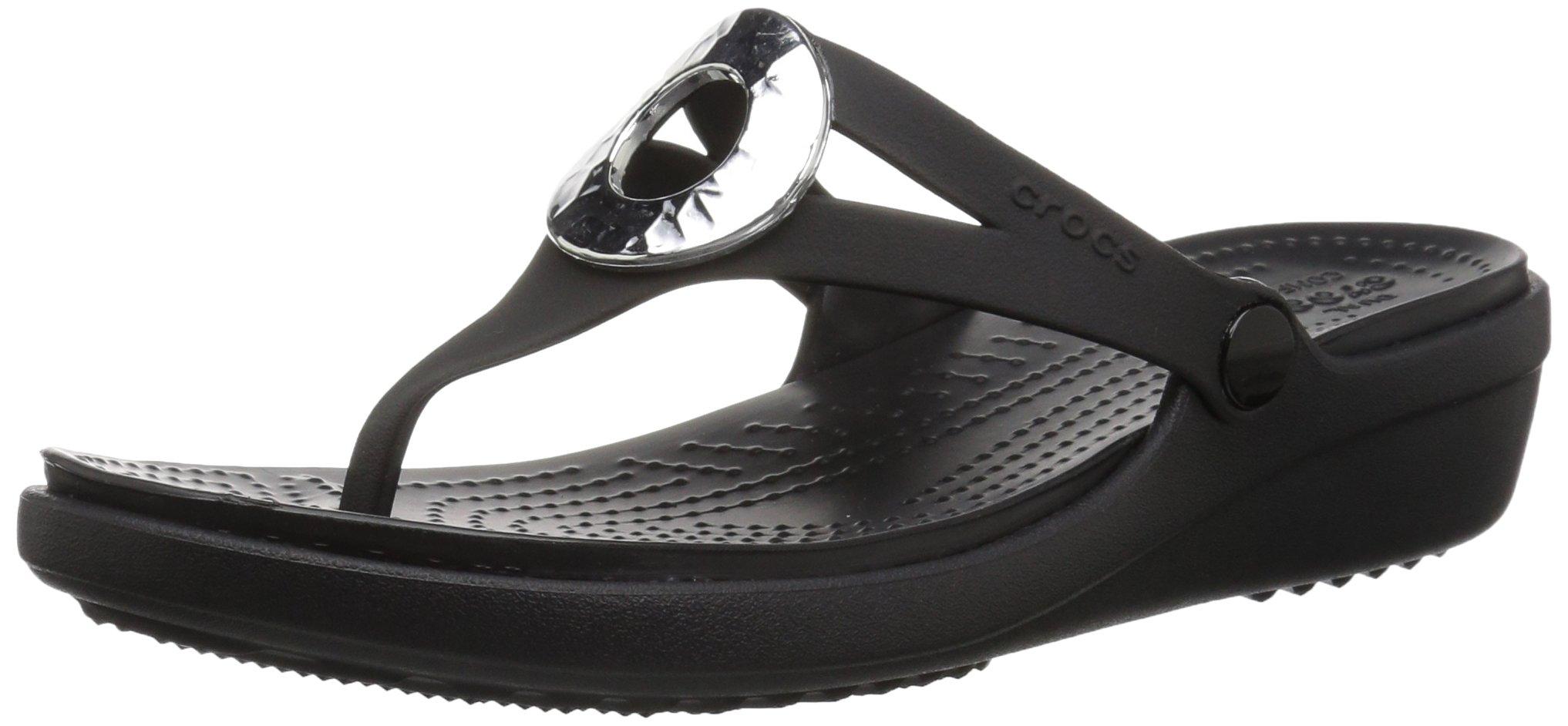 Crocs™ Sanrah Hammered Met Wedge Flip Sandal in Black | Lyst