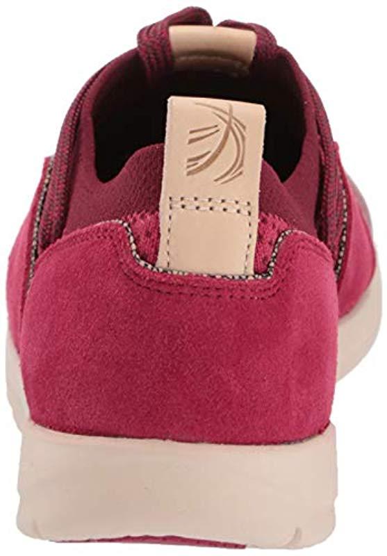 clarks tri amelia berry