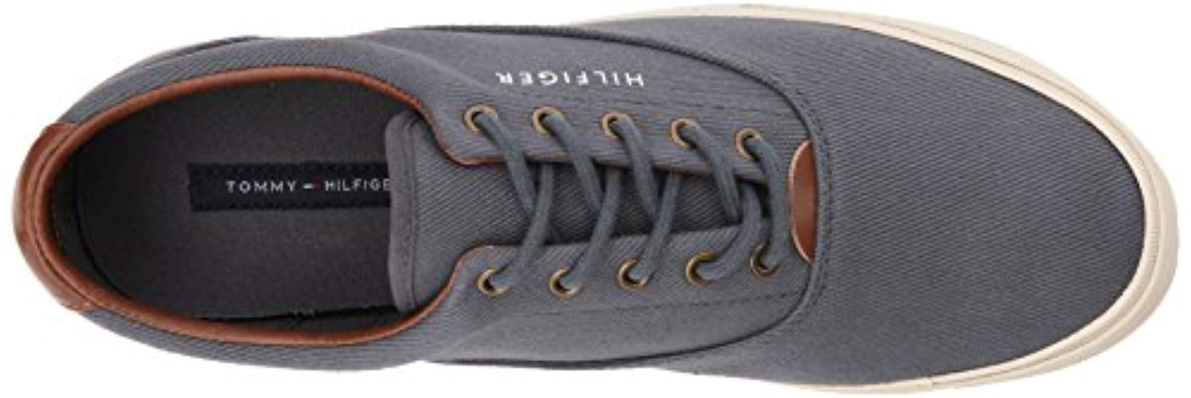 tommy hilfiger men's phelipo sneaker