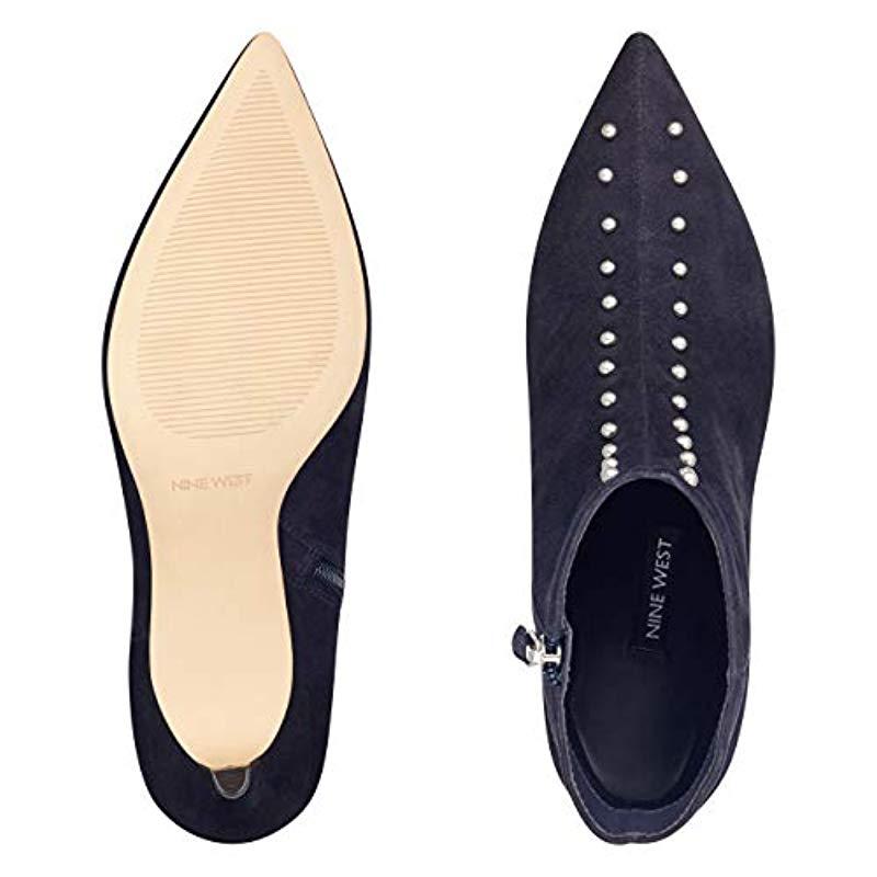 nine west zyrannia booties