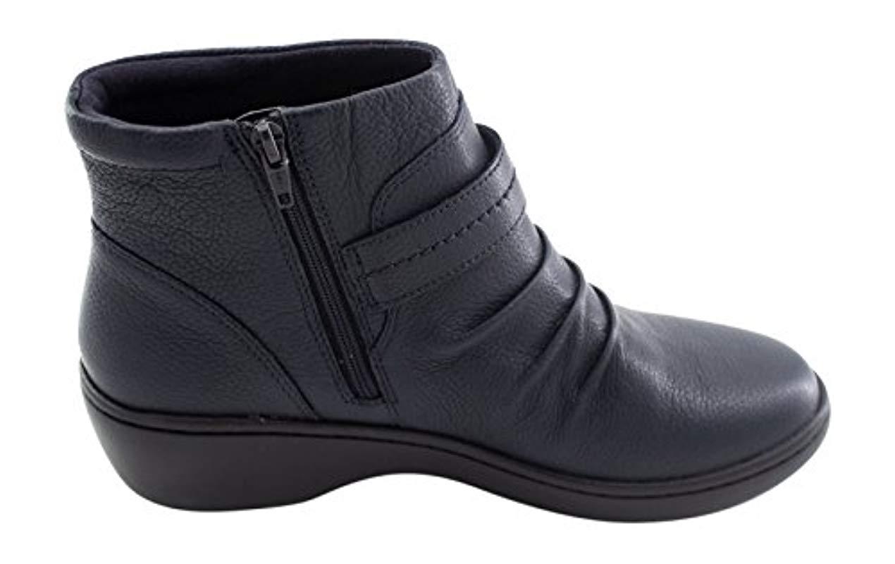 clarks women's delana fairlee ankle bootie