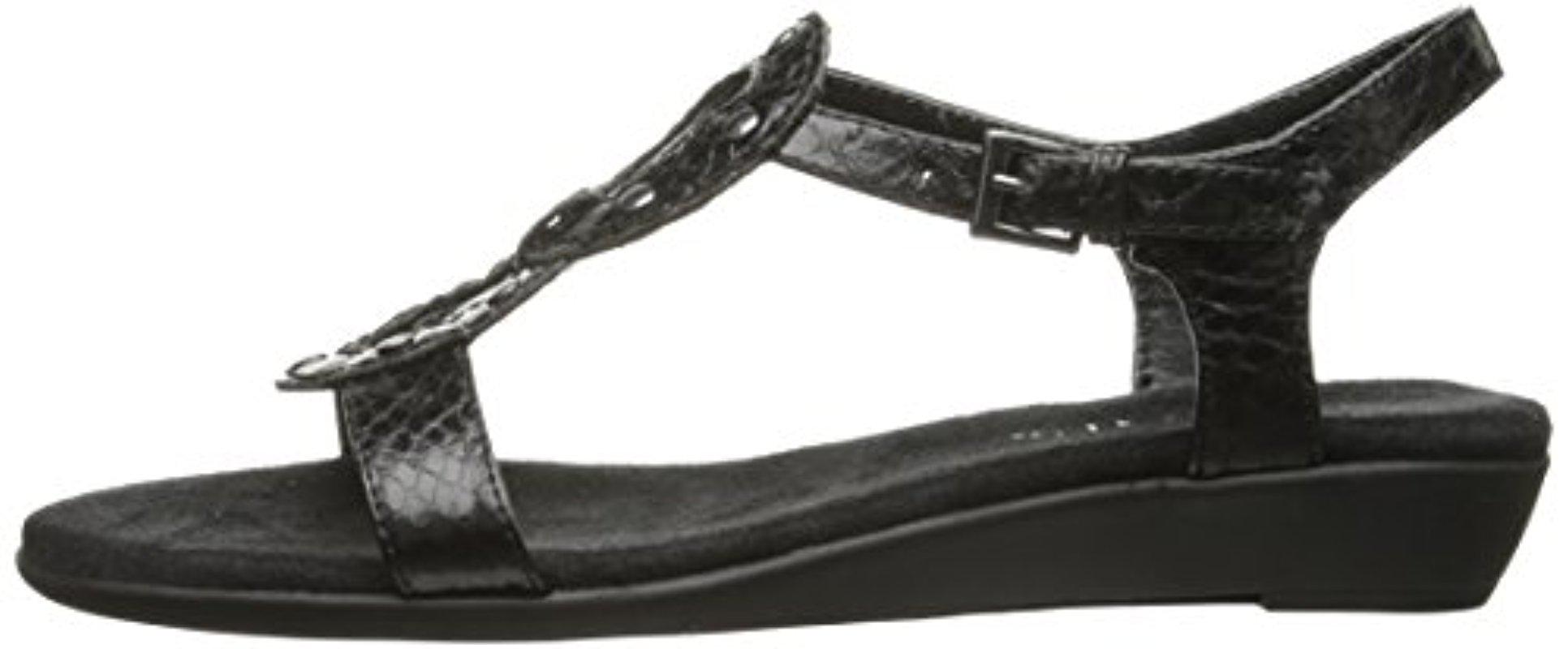 aerosoles black flat sandals