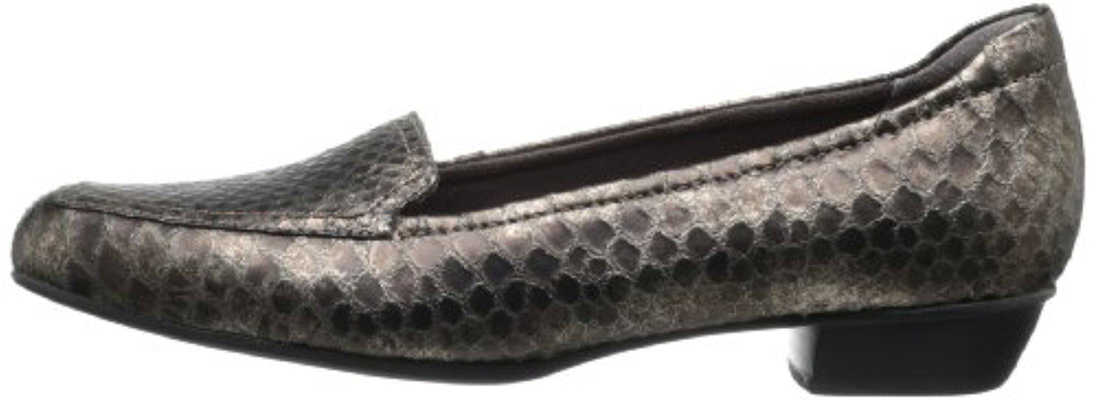 clarks timeless loafer