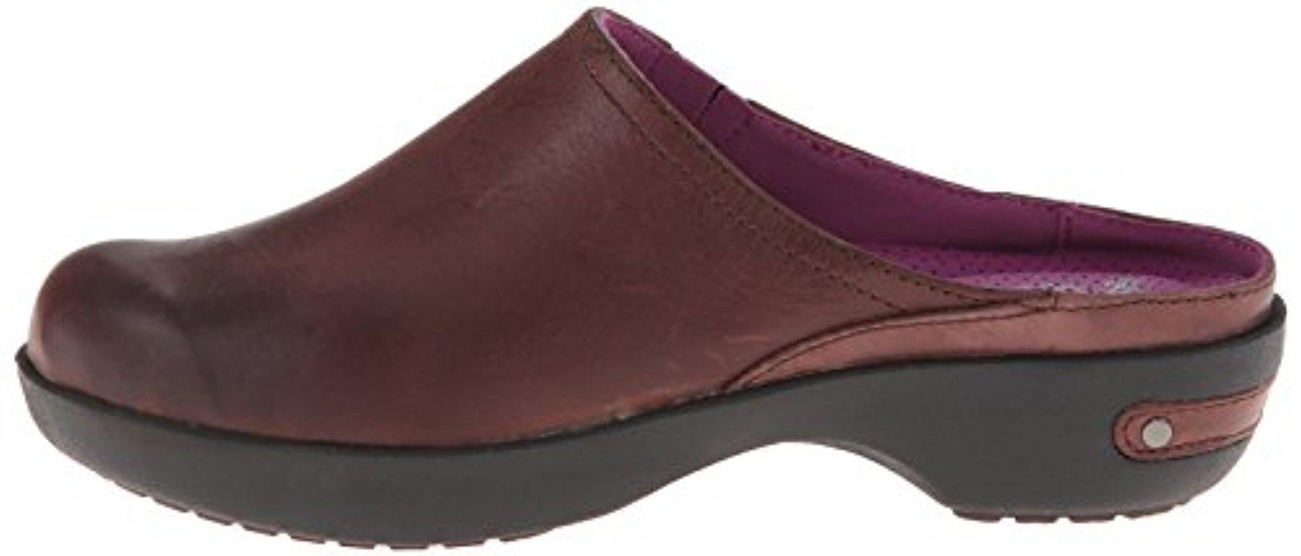 crocs cobbler 2.0 leather clog