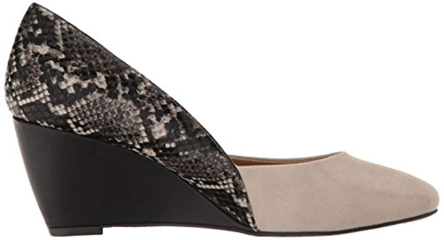 tahari palace wedge