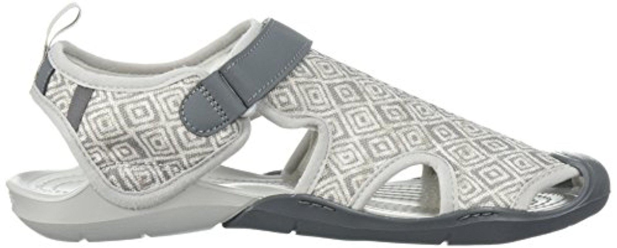crocs women's swiftwater graphic mesh sandal