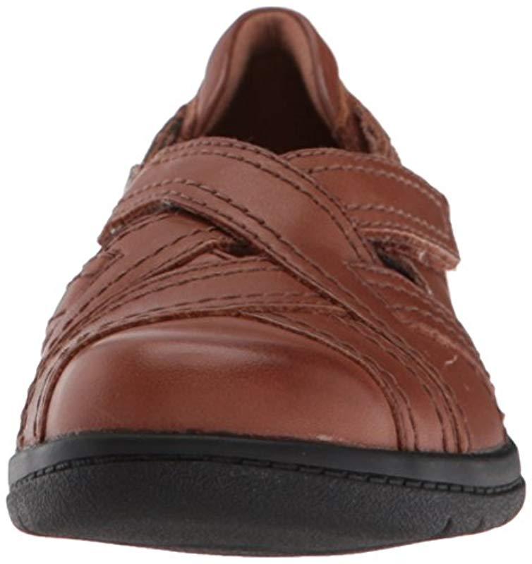 clarks women's cheyn wale loafer