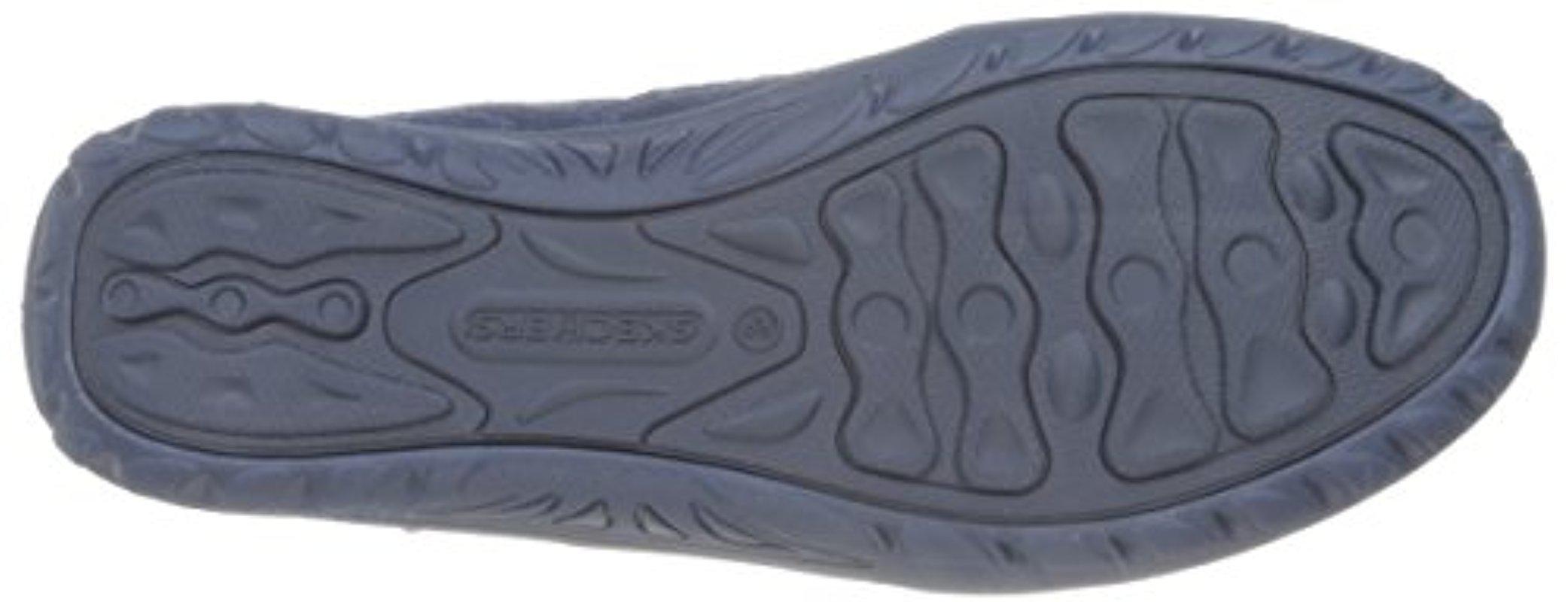 skechers women's reggae fest steady quilted bungee ankle bootie